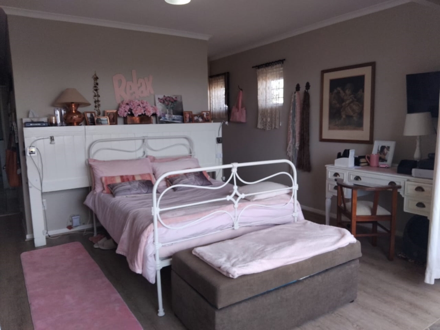 5 Bedroom Property for Sale in Myburgh Park Western Cape